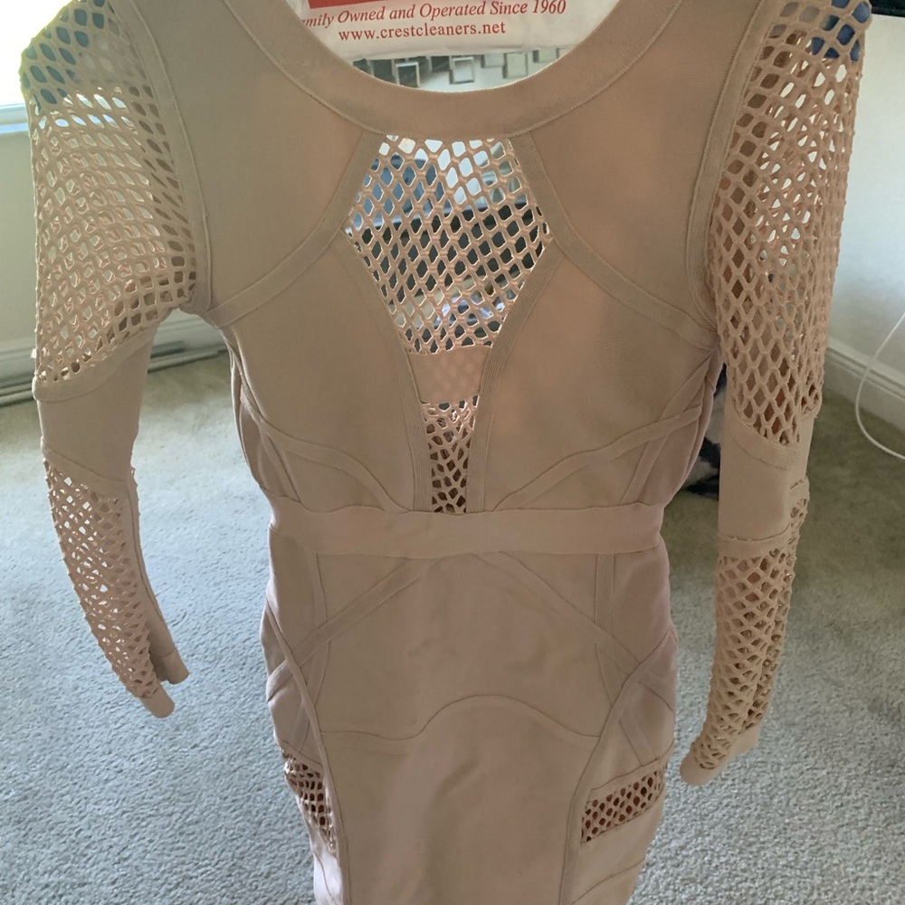 Dress.. - Picture 3 of 5